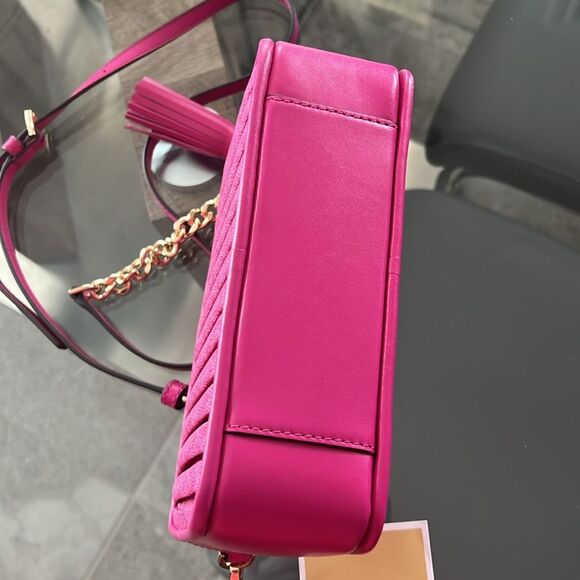 Michael Kors Jet Set Charm Medium Camera Bag in Wild Berry, NWT - Picture 8 of 9